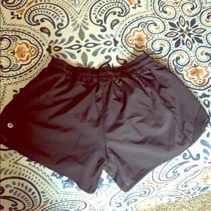 Lululemon size 8 black hottie hot 4” inseam